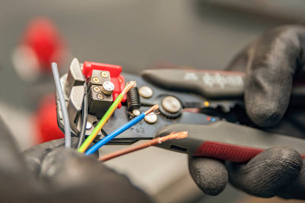 Affordable Emergency Electrician in Ashwaubenon, WI